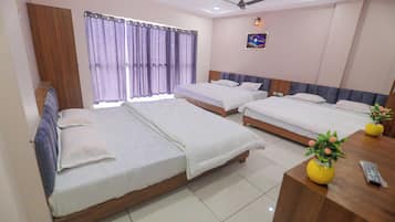 Family Room With Balcony | Free WiFi, bed sheets