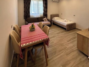 Triple Room, Balcony | Free WiFi, bed sheets - Hotel Fabio (Ksamil)
