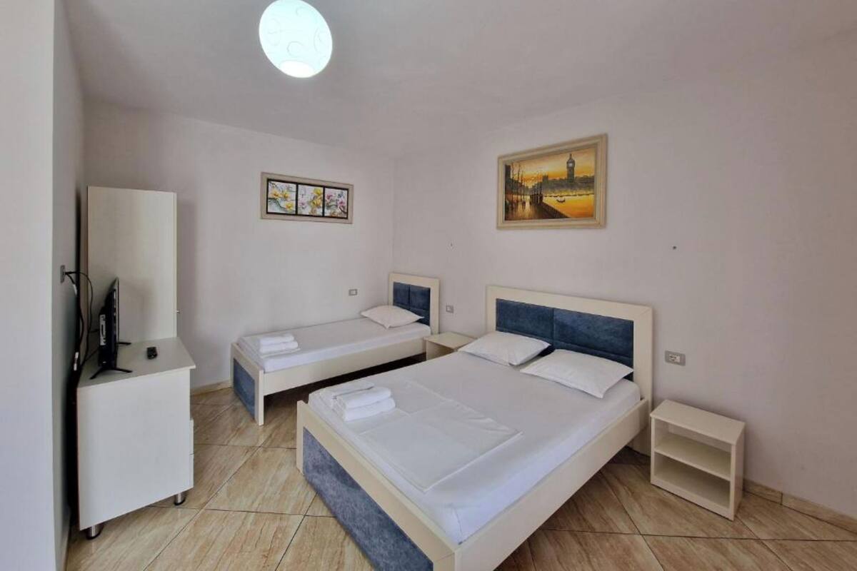 Driepersoonskamer, balkon | Gratis wifi, beddengoed