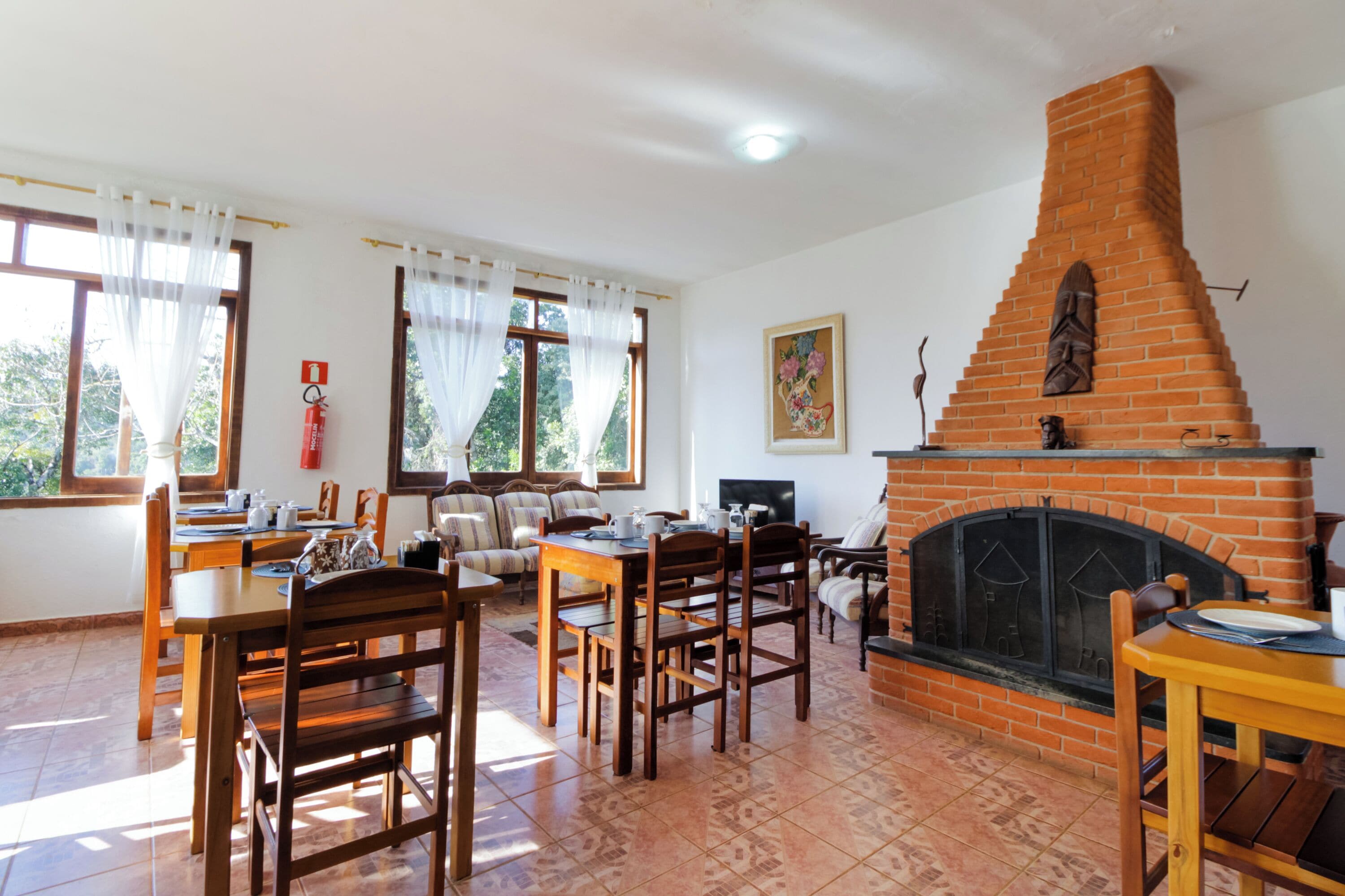 Café da manhã com buffet grátis todos os dias