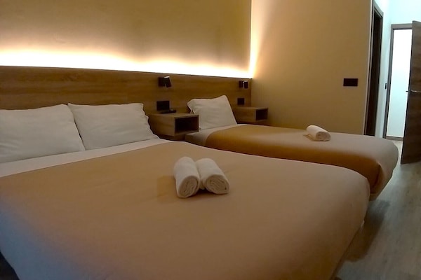 Double Room | Hypo-allergenic bedding, soundproofing, free WiFi, bed sheets