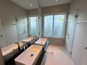 Lyxvilla - privat pool | Badrum