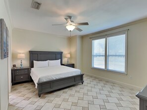 4 soverom, strykejern/-brett, wi-fi og sengetøy