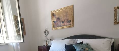 2 habitaciones, tabla de planchar con plancha, wifi y ropa de cama