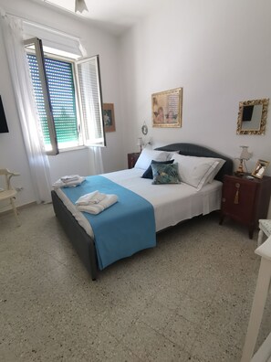 2 chambres, fer et planche à repasser, Wi-Fi, draps fournis