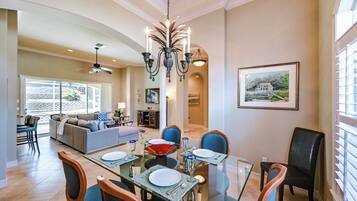 House (4 Bedrooms) | Interior