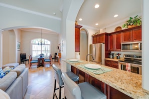 House (4 Bedrooms) | Interior