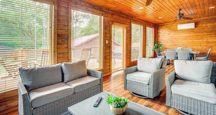 Onalaska Home w/ Game Room, Sunroom & Lake View!