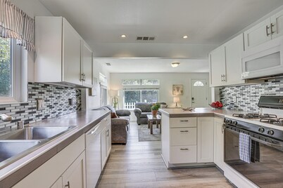 2 Blocks to Beach: Dog-friendly Oceano Cottage