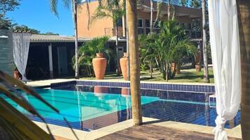 2 piscinas externas