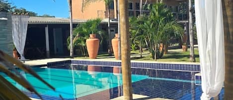 2 outdoor pools
