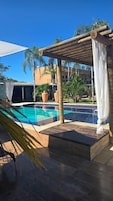 2 piscinas al aire libre
