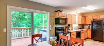 Campton Cottage w/ Hot Tub, Near Hiking + Climbing