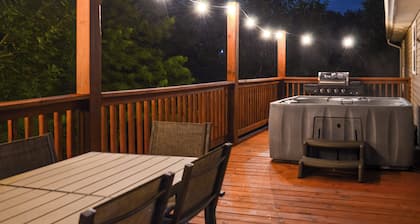 Campton Cottage w/ Hot Tub, Near Hiking + Climbing