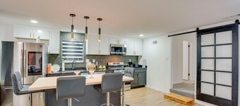 Cedar Hill Home w/ Fenced Patio, Grill & Foosball!