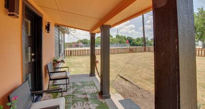 Cedar Hill Home w/ Fenced Patio, Grill & Foosball!