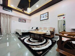 Flat-screen TV - Shrilok Kutir (Ujjain)