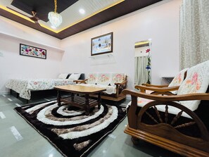 Flat-screen TV - Shrilok Kutir (Ujjain)