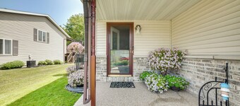 Pet-friendly Sheboygan Home: 4 Mi to Lake Michigan