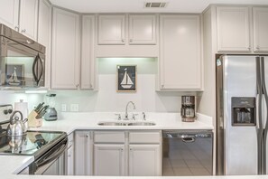 Interior - Darien Condo w/ Boat Dock Access: Walk to Downtown (Darien)