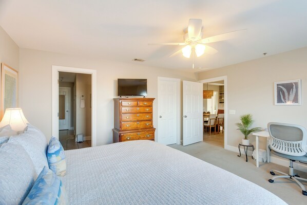 Interior - Darien Condo w/ Boat Dock Access: Walk to Downtown (Darien)