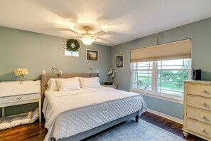 Cottage (2 Bedrooms) | Interior - Walk to Pier: Bayside Getaway w/ Screened Balcony (Bayside)