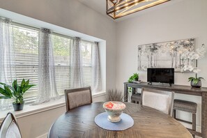 Apartment (2 Bedrooms) | Interior - Houston Retreat w/ Smart Tvs: Walk to Golf Course! (Houston)