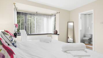 Nhà | 4 phòng ngủ, bàn ủi/dụng cụ ủi quần áo