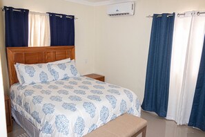 3 bedrooms, WiFi, bed sheets - Mrs. Olga's House (La Romana)