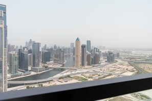 View from room - Lux BnB Aykon City I Skyline Canal Views (Dubai)