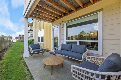 1013 Coastal Haven Retreat