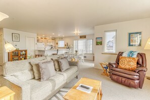 Smart TV, fireplace, DVD player, stereo