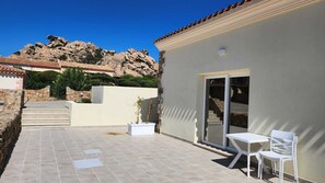 Standard Triple Room | Terrace/patio - HOTEL BORGO DELL'ORSO (Palau)