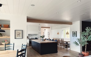 Dining - Golf | Chef's Kitchen + Jacuzzi (Pinetop)