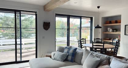 Large Group Getaway | Peaceful Views + Spa Tub