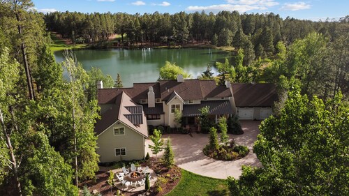 Large Group Getaway | Peaceful Views + Spa Tub