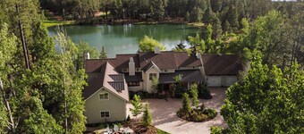Large Group Getaway | Peaceful Views + Spa Tub