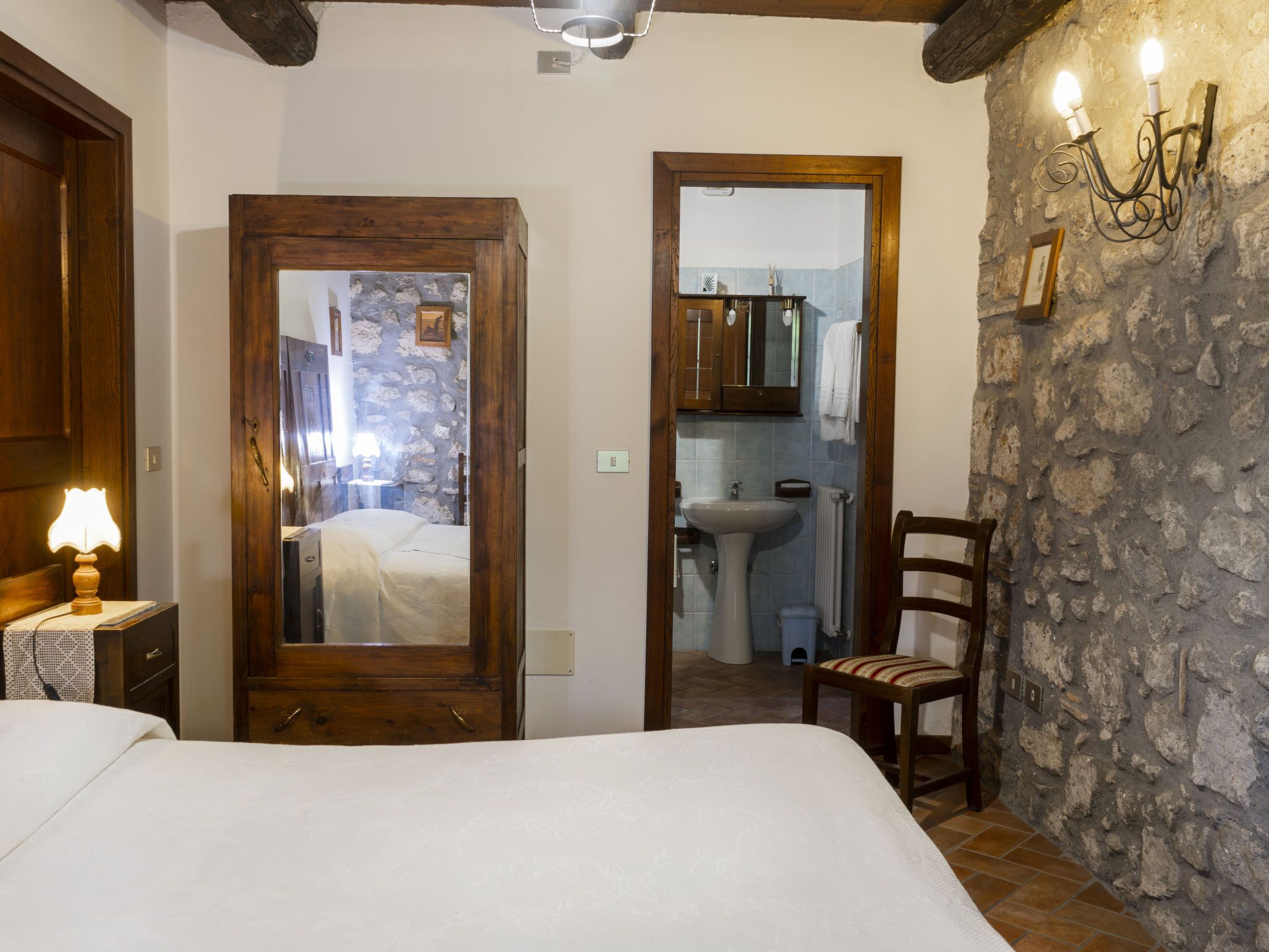 2 bedrooms, iron/ironing board, WiFi