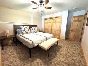 4 bedrooms, WiFi, bed sheets - Spacious 4-bedroom light-filled house in Pine City on Lake Pokegama (Pine City)