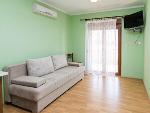 TV - Apartment Nikol by Interhome (Crikvenica)