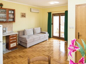 A living room with a sofa, a coffee machine, and a cabinet. - Apartment Nikol by Interhome (Crikvenica)