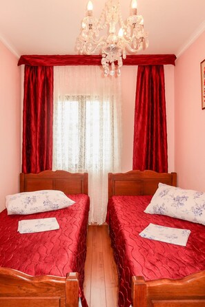 1 多间卧室、上网接入