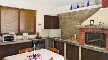 KĂŒhlschrank, Mikrowelle, Ofen, GeschirrspĂŒler