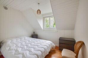 4 室のベッドルーム、WiFi (無料)