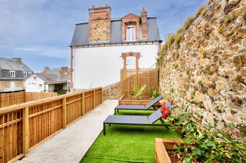 190m from the beach, downtown, house for 8