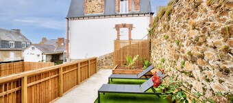 190m from the beach, downtown, house for 8