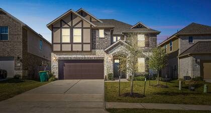 Gorgeous Lake Conroe Home, Affordable Nightly Rent by RedAwning