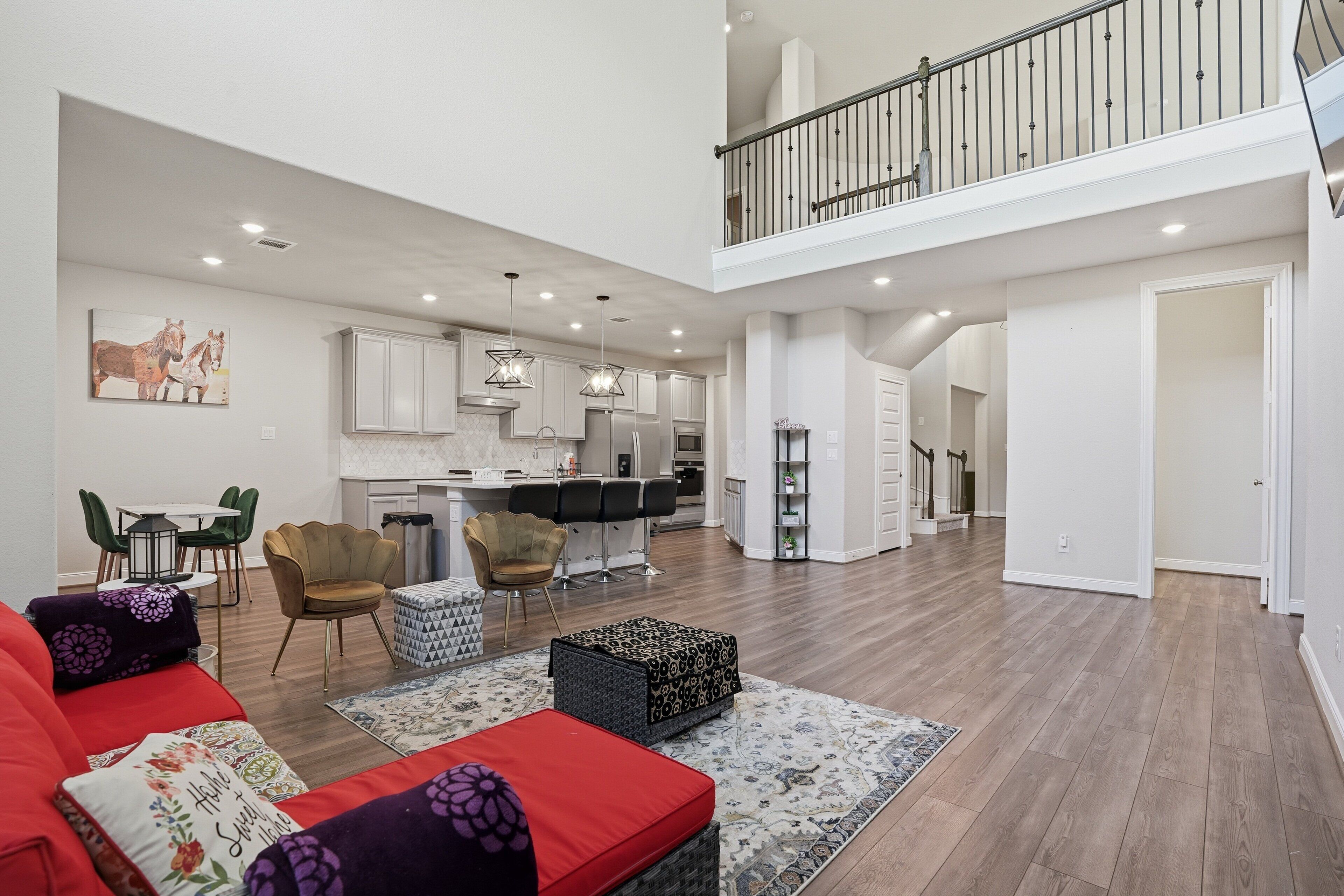 Casa, 4 habitaciones | Área de sala de estar | Smart TV 