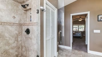 House, 3 Bedrooms | Bathroom | Towels, shampoo