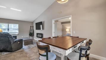 Casa, 3 habitaciones | Restaurantes